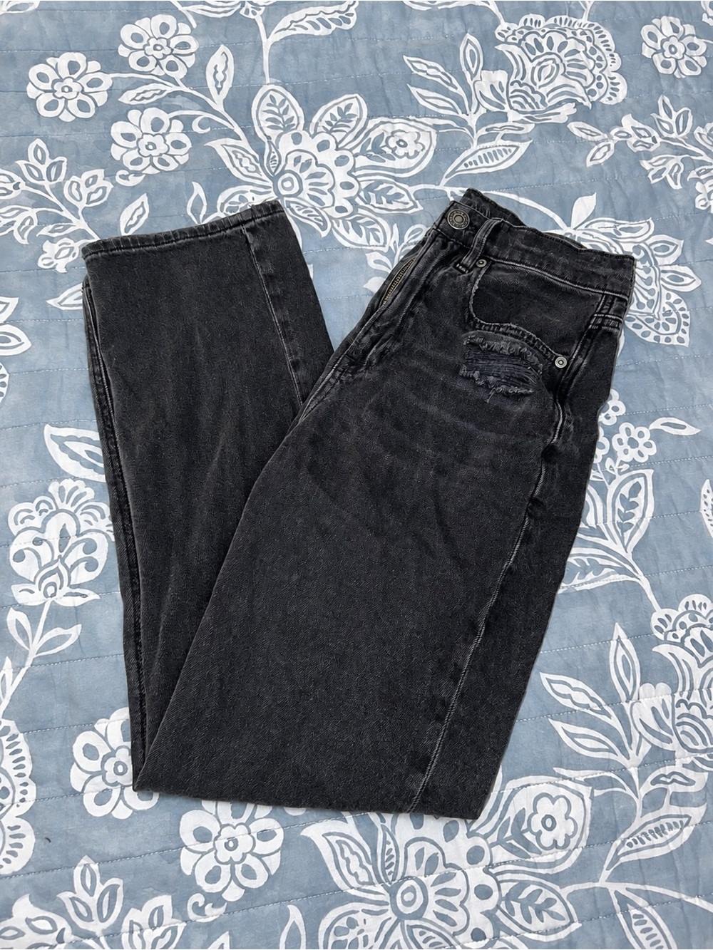 American Eagle Women's Black Washed Jeans - Casual Straight Fit